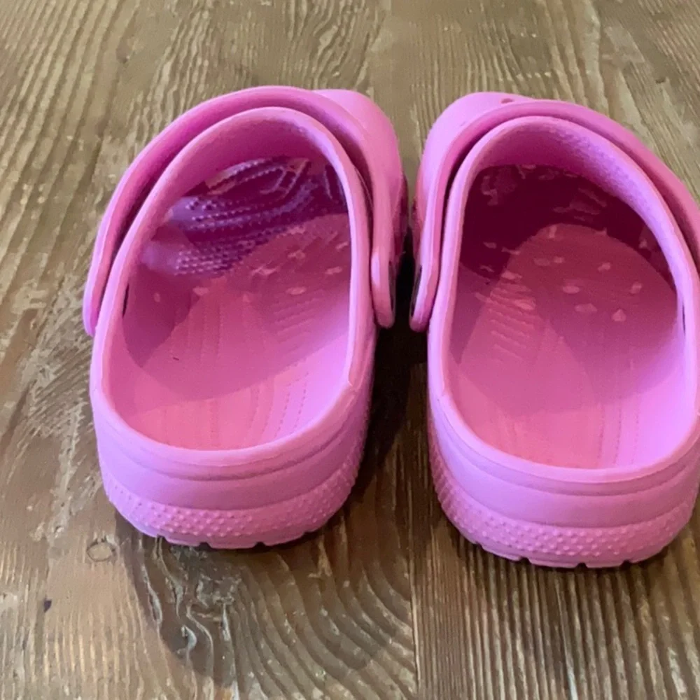CROCS Kids Classic Clog in Bright Pink